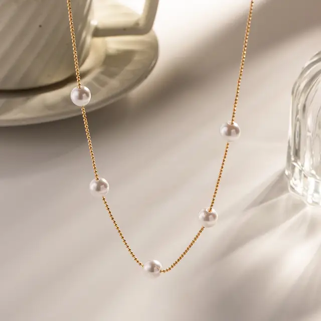 collar de perlitas pequeñas