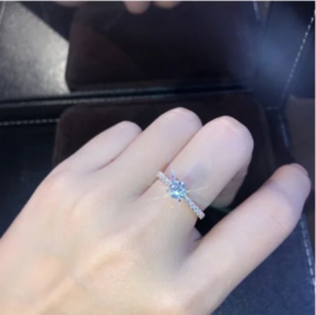 Anillo de compromiso plateado talla 8