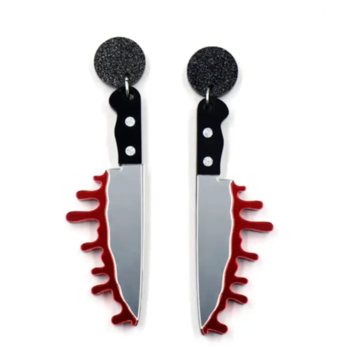 Aretes de cuchillo sangriento