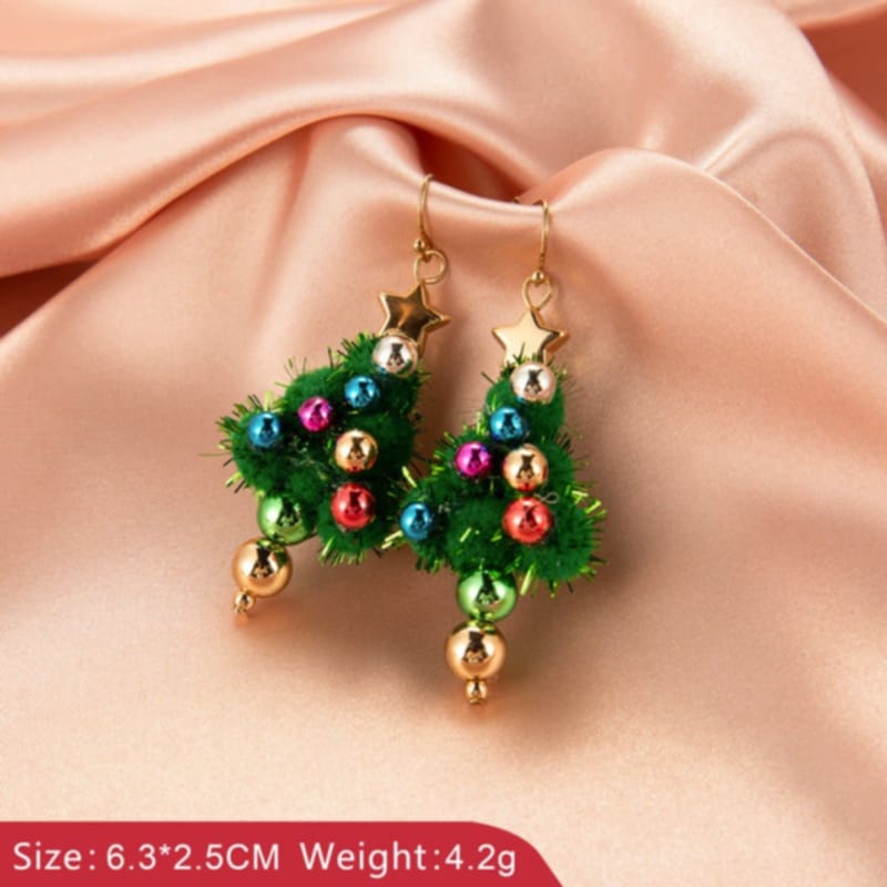 Aretes arbolito de navidad con esferas