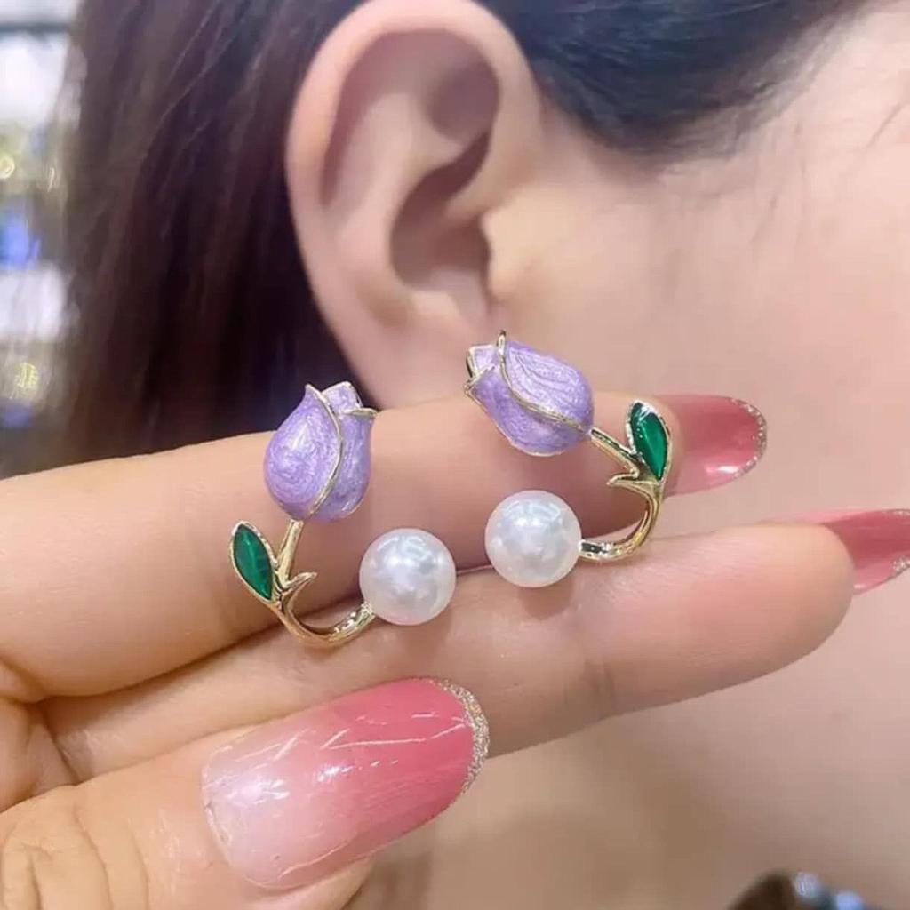 Aretes de tulipan lila con perlas