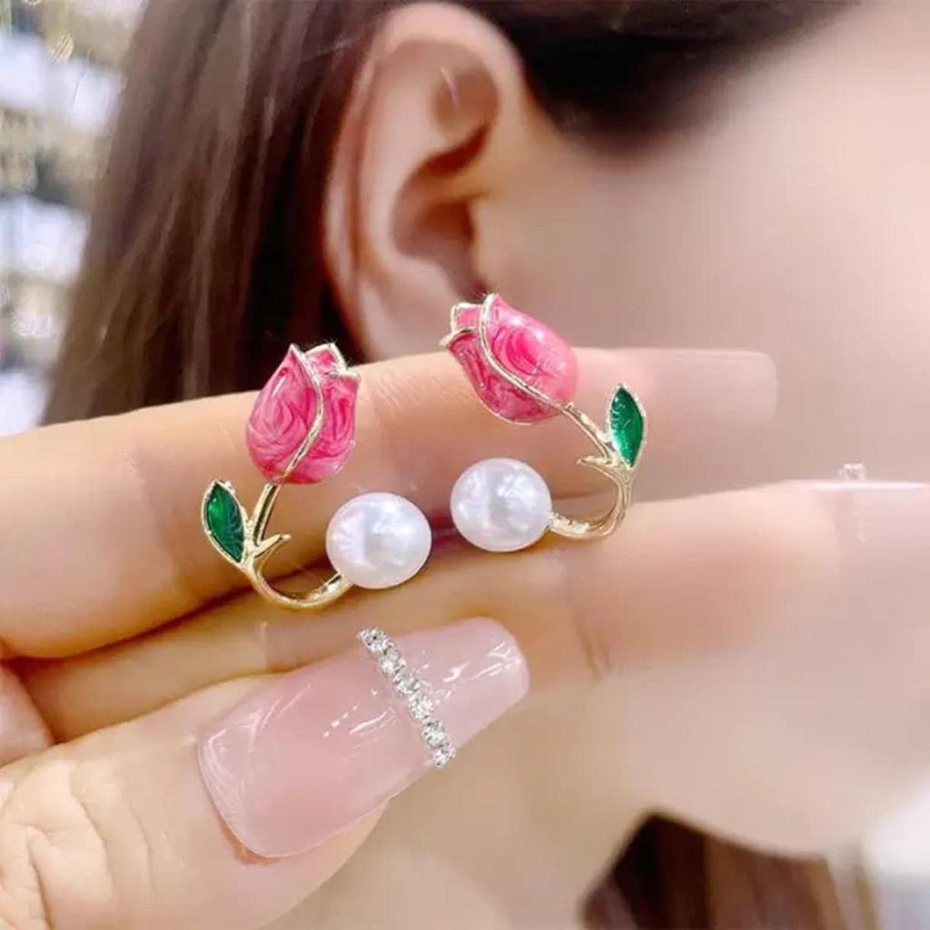 Aretes de tulipan rosa coral con perla