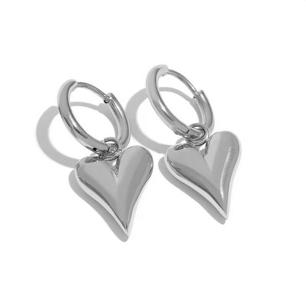 Aretes de corazón plateado
