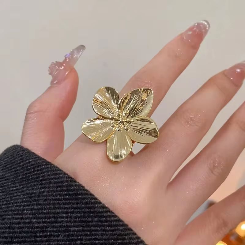 Anillo de flor baño de oro