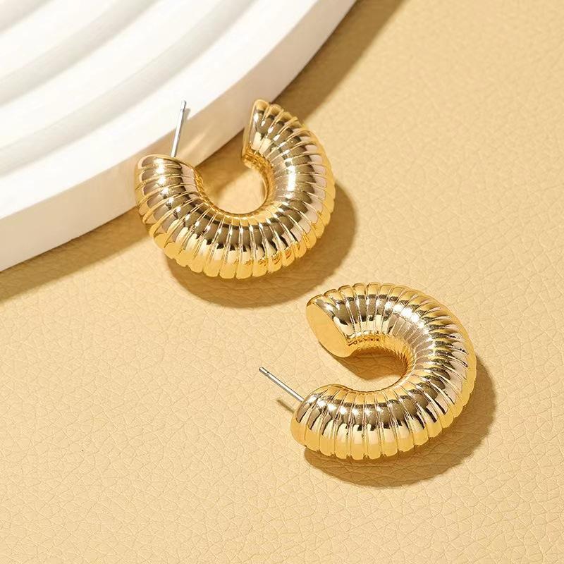 Aretes Caterpillar dorado