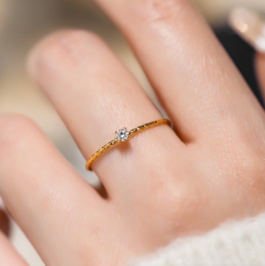 Anillo de diamante baño de oro talla 7