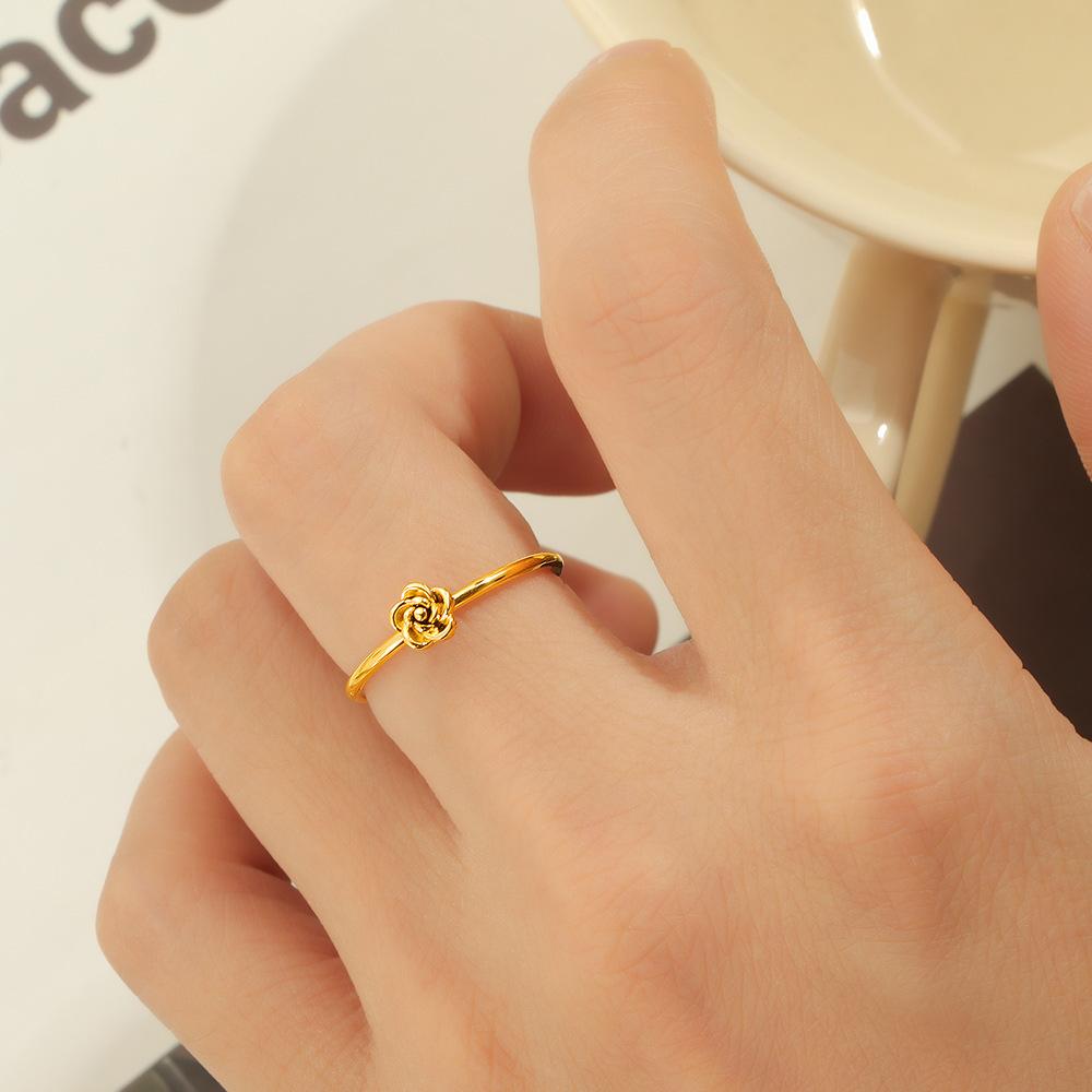 Anillo de rosa pequeña talla 8