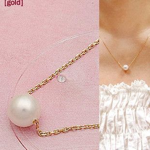 Collar dorado con perla