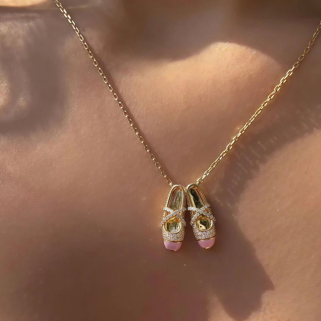 Collar de zapatillas rosa
